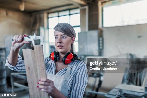 bitte überprüf die daten noch einmal genau - schieblehre stock-fotos und bilder