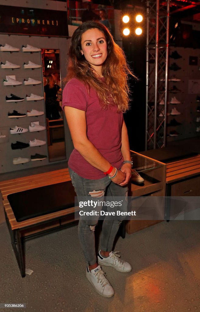 Grado Celsius Delincuente En la cabeza de Abbie Brown attends the new adidas store launch event in Westfield... News  Photo - Getty Images