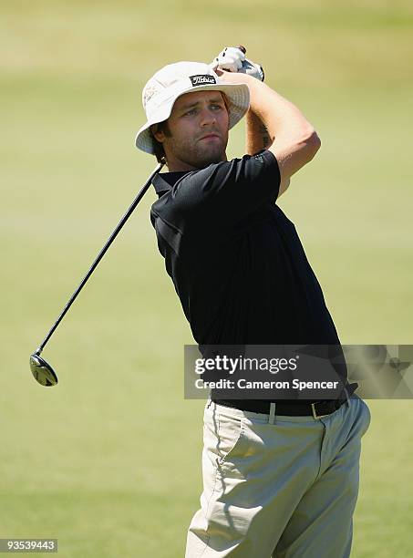 Singer Brian McFadden plays a shot during the pro-am ahead of the 2009 Australian Open Golf Championship at New South Wales Golf Club on December 2,...