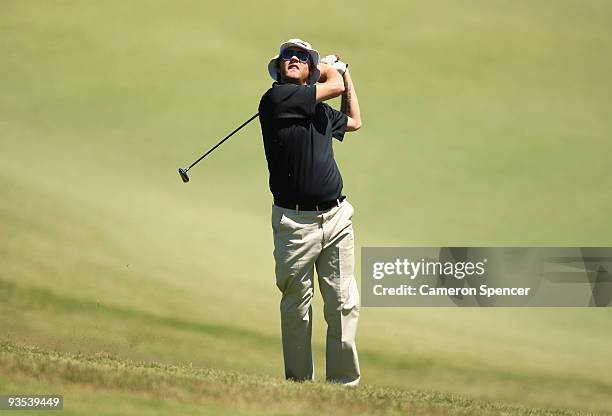 Singer Brian McFadden plays a shot during the pro-am ahead of the 2009 Australian Open Golf Championship at New South Wales Golf Club on December 2,...