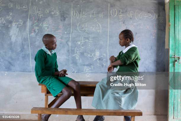 deaf children learning sign language at school. - hugh sitton stock-fotos und bilder