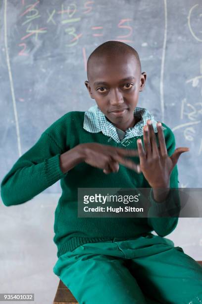 deaf children learning sign language at school. - hugh sitton fotografías e imágenes de stock