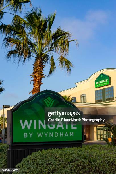 wingate by wyndham, destin, florida - spring break sign stock pictures, royalty-free photos & images