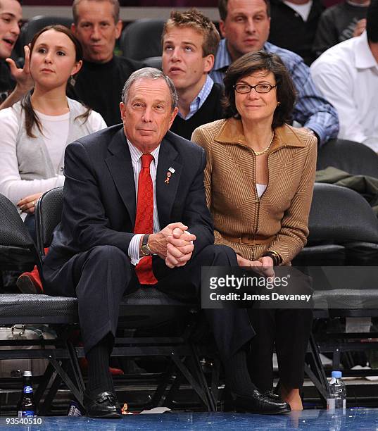 Mayor Michael Bloomberg and girlfriend Diana Taylor attend the Knicks vs the Phoenix Suns Game at Madison Square Garden on December 1, 2009 in New...