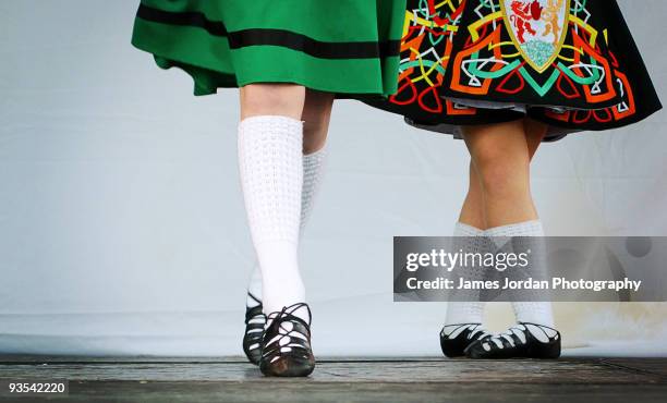 irish dancers - irische kultur stock-fotos und bilder