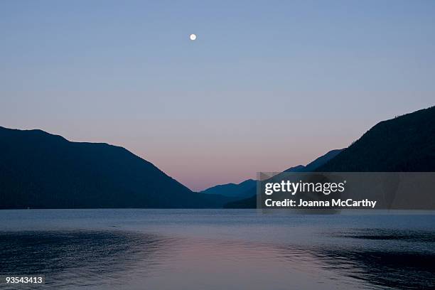 crescent lake - lago crescent fotografías e imágenes de stock