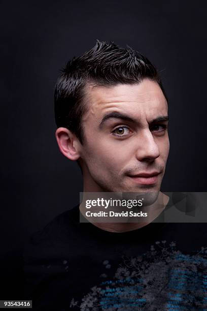 man making face - levantar las cejas fotografías e imágenes de stock