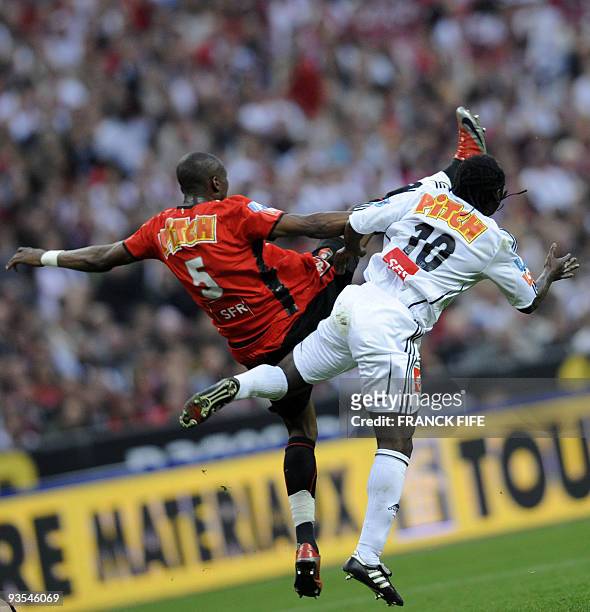 Guingamp's Nigerian midfielder Wilson Oruma vies with Rennes's Cameroonian midfielder Stephane M'bia during the French Cup final football match...
