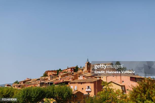 roussillon ochre village on the hill in luberon, france - hanneke vollbehr bildbanksfoton och bilder