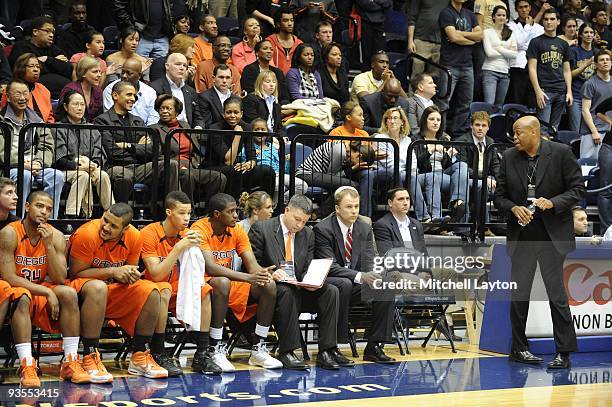 Craig Robinson, head coach of the Oregon State Beavers, with President Barack Obama behind him during a college basketball game against the George...