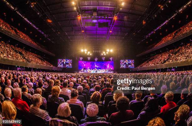 Andre Rieu Audience 1,538 Andre Rieu In Concert Stock Photos, High-Res Pictures, and Images ...