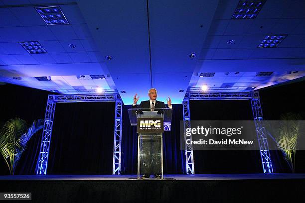 General Motors Vice Chairman Bob Lutz delivers the Motor Press Guild keynote address during press preview days of the 2009 LA Auto Show at the Los...