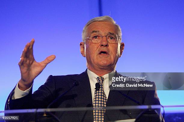 General Motors Vice Chairman Bob Lutz delivers the Motor Press Guild keynote address during press preview days of the 2009 LA Auto Show at the Los...