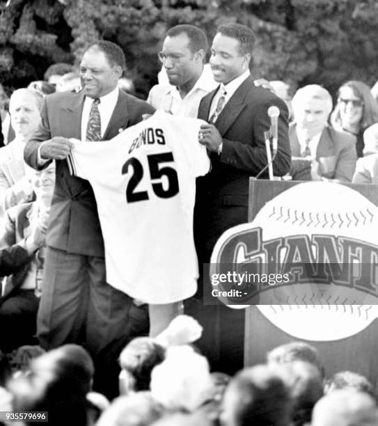 Willie Mays , Bobby Bonds and Barry Bonds hold up the No. 25 jersey that Barry Bonds will wear as a San Francisco Giant. The three were welcomed at a...