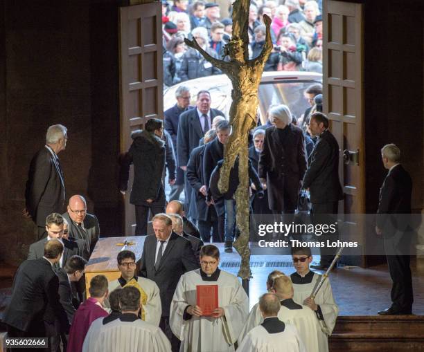 Pallbearers carry the coffin of Cardinal Karl Lehmann into the Mainzer Dom cathedral during the funeral service for Lehmann on March 21, 2018 in...