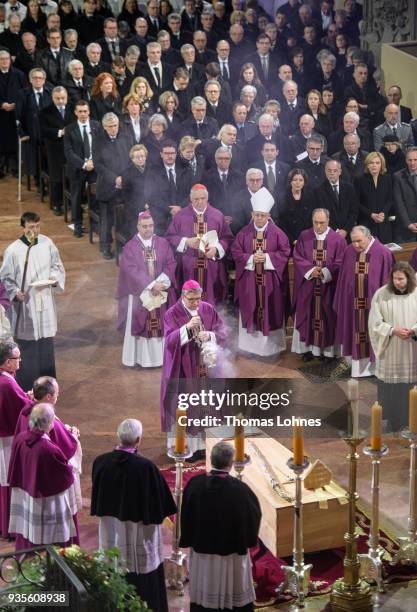 Bischop Peter Kohlgraf blesses the coffin of Cardinal Karl Lehmann in the Mainzer Dom cathedral during the funeral service for Lehmann on March 21,...