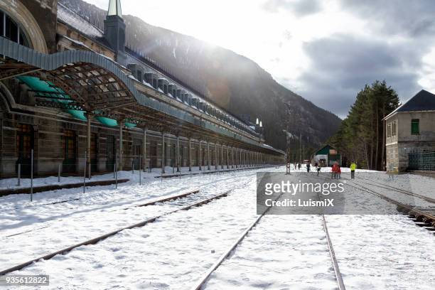 huesca - summit station stock pictures, royalty-free photos & images
