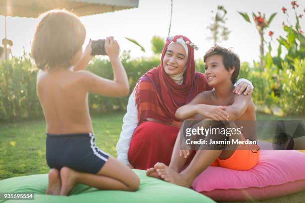 kids taking photos with camera - hot arabic girl stock pictures, royalty-free photos & images