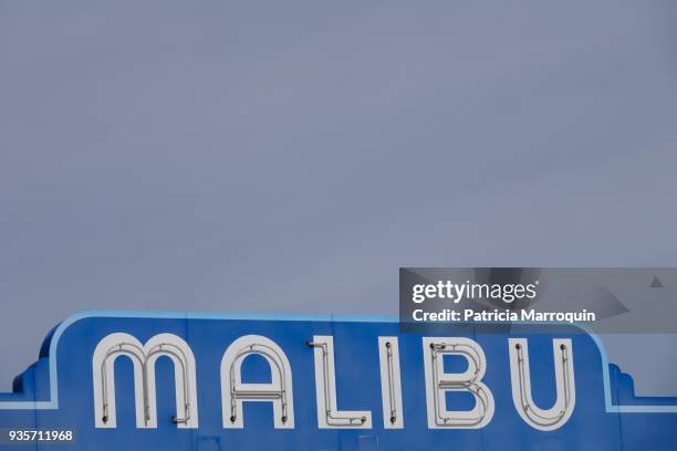 malibu pier sign - malibu pier stock pictures, royalty-free photos & images