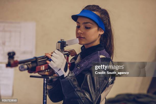 Woman Paper Target Paper Shooting Targets Photos and Premium High Res Pictures - Getty Images