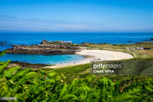 corblets beach, fort corblets, alderney, guernesey, îles anglo-normandes - island of alderney photos et images de collection