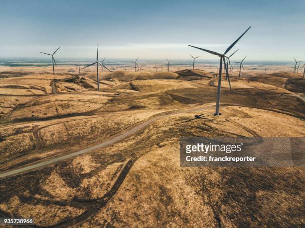 piantagione di turbine eoliche in california - riverside county foto e immagini stock