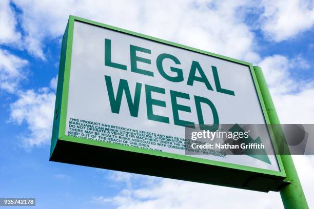 legal weed (marijuana) store sign - 商店招牌 個照片及圖片檔