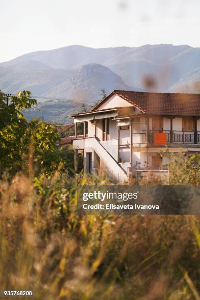 landhaus in asprovalta, griechenland - elisaveta ivanova stock-fotos und bilder