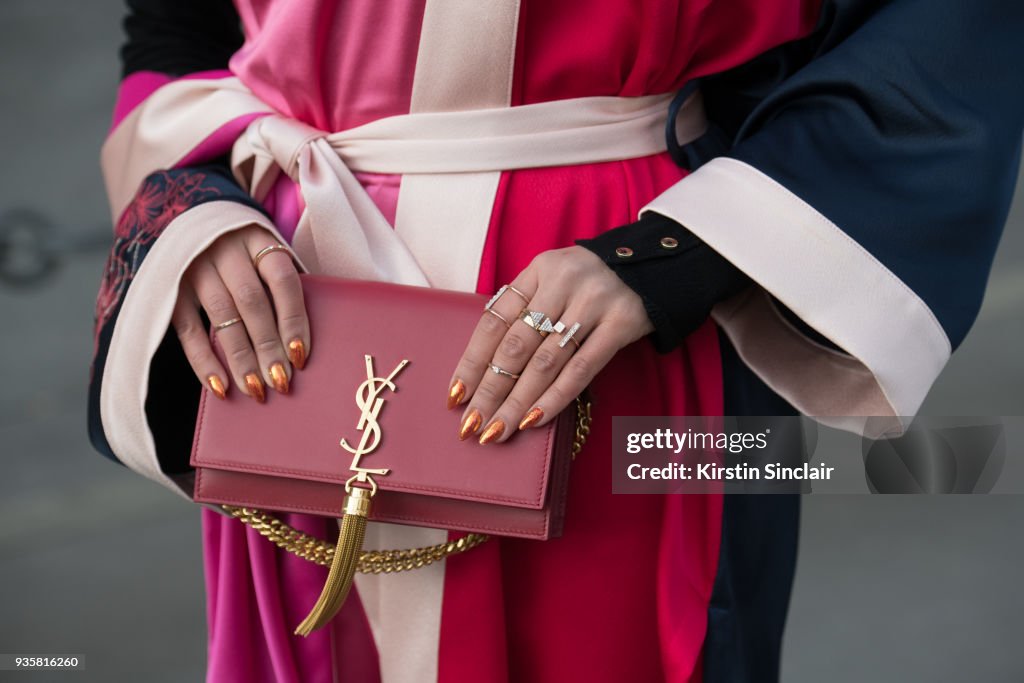 Street Style : Paris Fashion Week Womenswear Fall/Winter 2018/2019 : Day Three