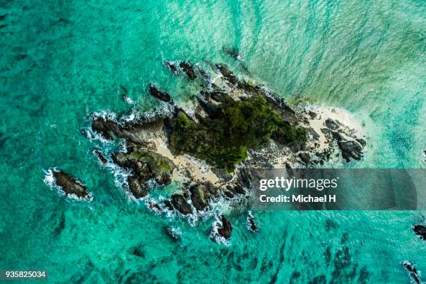 aerial photograph of the beautiful sea and small island. - einsame insel stock-fotos und bilder