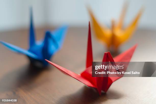 orizuru - origami a forma di gru foto e immagini stock