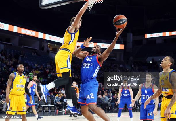 Bryant Dunston, #42 of Anadolu Efes Istanbul in action during the 2017/2018 Turkish Airlines EuroLeague Regular Season Round 27 game between Anadolu...