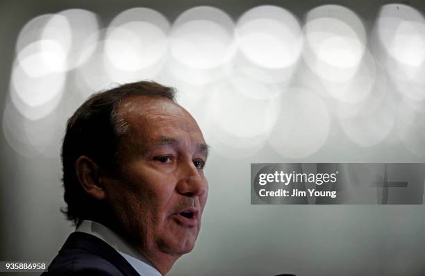 United Airlines CEO Oscar Munoz delivers remarks on the long-term strategy for the airline to the Executives' Club of Chicago on March 21, 2018 in...