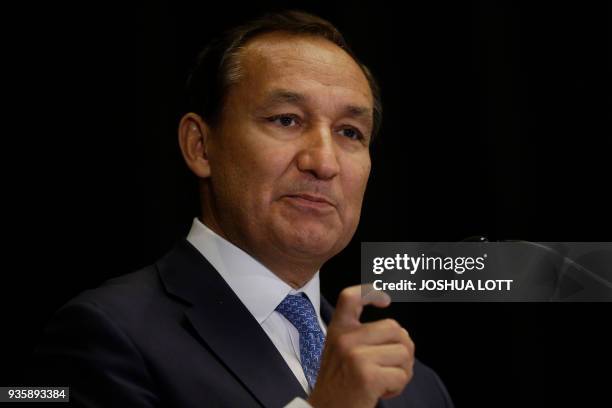 United Airlines Chief Executive Officer Oscar Munoz speaks at the Executives' Club Program in Chicago, Illinois on March 21, 2018. / AFP PHOTO /...