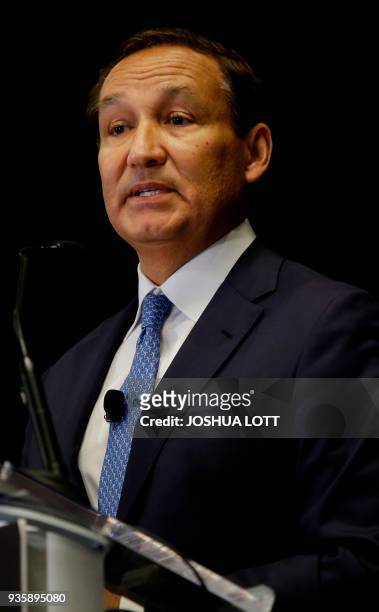 United Airlines Chief Executive Officer Oscar Munoz speaks at the Executives' Club Program in Chicago, Illinois on March 21, 2018.