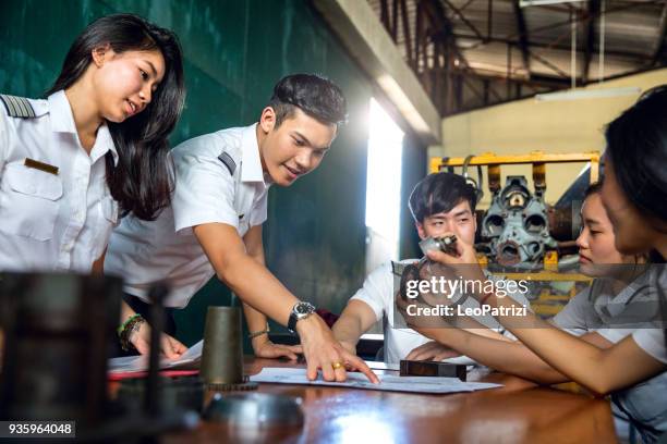 students at university in thailand - aviation classroom stock pictures, royalty-free photos & images