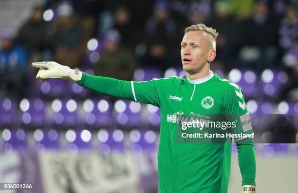 Goalkeeper Sascha Burchert of Fuerth reacts during the second Bundesliga match between FC Erzgebirge Aue and SpVgg Greuther Fuerth at...