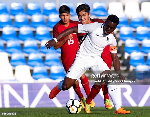 Jean Victor Makengo of France competes for the ball with Frankie Amaya of USA during the international friendly match between France U20 and USA U20...