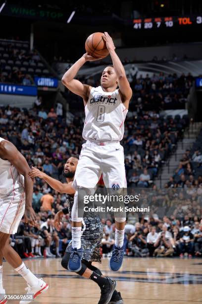 Tim Frazier of the Washington Wizards shoots the ball against the San Antonio Spurs on March 21, 2018 at the AT&T Center in San Antonio, Texas. NOTE...