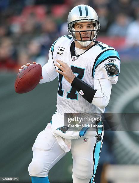 Jake Delhomme of the Carolina Panthers passes against the New York Jets at Giants Stadium on November 29, 2009 in East Rutherford, New Jersey.