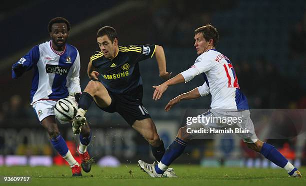 Joe Cole of Chelsea controls the ball under pressure from Morten Gamst Pedersen of Blackburn Rovers during the Carling Cup Quarter Final match...