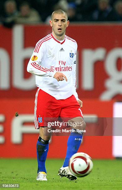 Mladen Petric of Hamburg runs with the ball during the UEFA Europa League Group C match between Hamburger SV and SK Rapid Wien at HSH Nordbank Arena...
