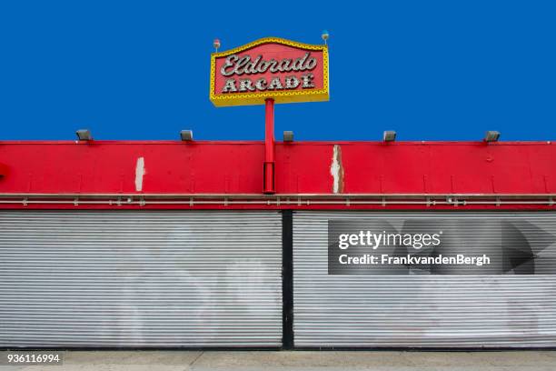 closed arcade - amusement park sign stock pictures, royalty-free photos & images