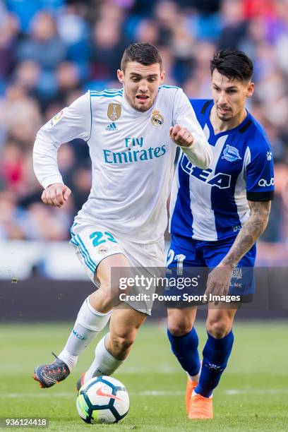 Mateo Kovacic of Real Madrid fights for the ball with Hernan Arsenio Perez of Deportivo Alaves during the La Liga 2017-18 match between Real Madrid...