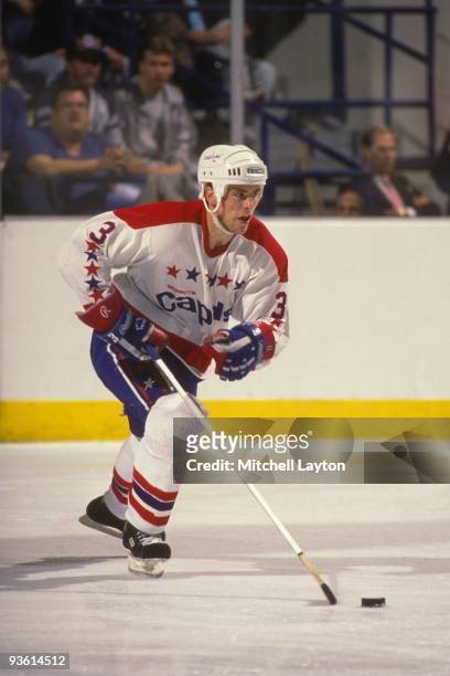 Scott Stevens of the Washington Capitals skates with the puck during a NHL hockey game against the Philadelphia Flyers on March 25, 1988 at Capitol...