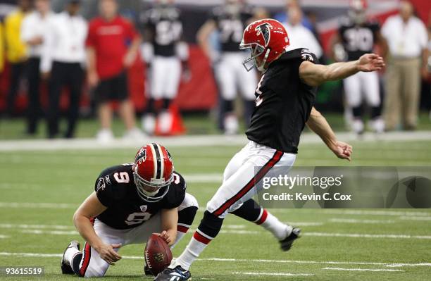 Jason Elam of the Atlanta Falcons against the Tampa Bay Buccaneers at Georgia Dome on November 29, 2009 in Atlanta, Georgia.