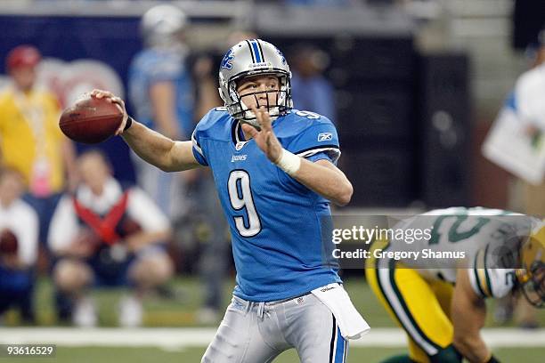 Matthew Stafford of the Detroit Lions passes the ball during the game against the Green Bay Packers on November 26, 2009 at Ford Field in Detroit,...