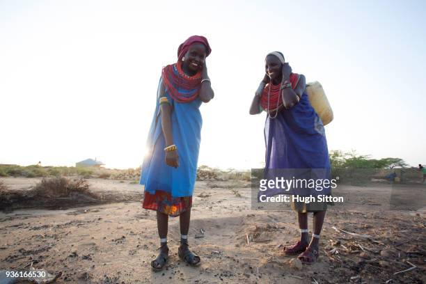 women collecting clean water from borehole in desert. samburu. kenya. - hugh sitton stock pictures, royalty-free photos & images