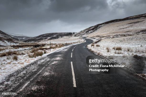 winter driving : snow and ice on roads - south lanarkshire stock pictures, royalty-free photos & images