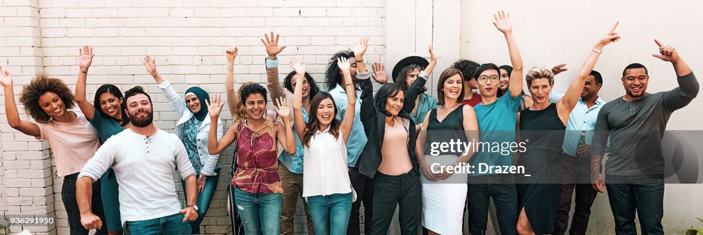 Panorama-Foto von Multi ethnischen Gruppe von Erwachsenen